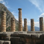 Columns_of_the_Temple_of_Apollo_at_Delphi,_Greece